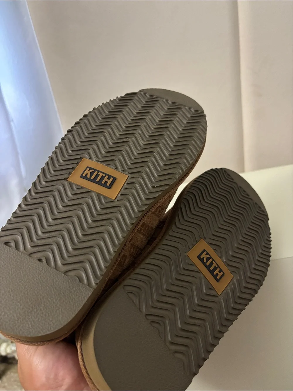 Kith Kids Brown Logo Slip-On Sherpa-Lined Slippers